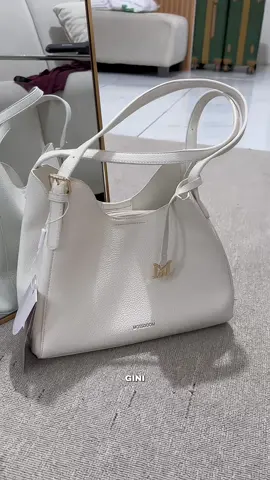 Setelah jadi ibu kaya gk bisa gitu bawa tas yg kecil,soalnya gk bisa leluasa bawa barang2😂✨@MOSSDOOM  #taswanita #bag #tasmossdoom #mossdoom #taskerja