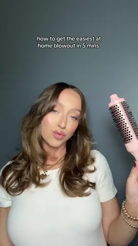 You don’t need rollers, you don’t need to learn how to use a round brush, this is genuinely fool proof #athomeblowout #blowout #thermalbrush #hairtutorial #wavytalk 