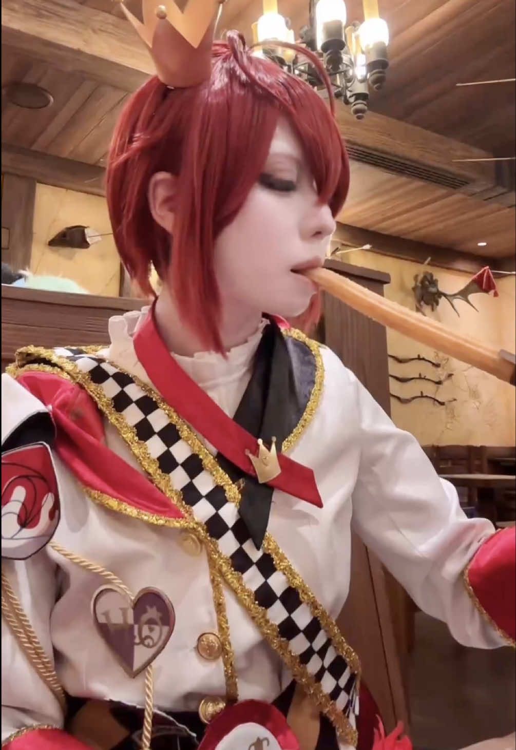 Don't tell my mother, okay…? 🍬🍭 (Riddle🌹) 食べるのゆっくりです🍽️ #riddlerosehearts  #twstcosplay  #twistedwonderlandcosplay #dハロ仮装  #dハロツイステ