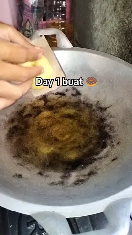ini tu adonan nya berhasil,cuman telat balik aja 😭😭😭😭😭 Alhamdulillah gorengan ke 2 berhasil😁😁 #fypdonk #donat #fyppppppppppppppppppppppp #hihi #tutorial 