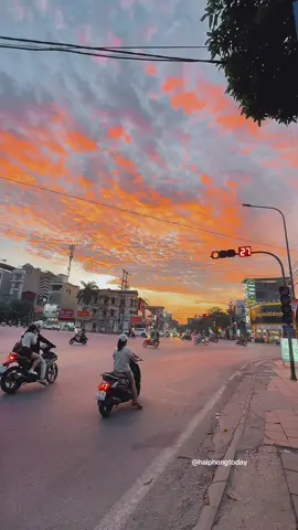 Hoàng hôn chiều nay kiểu … #thanhphohaiphong #haiphongtoday #haiphongchill #duongphohaiphong #haiphong  