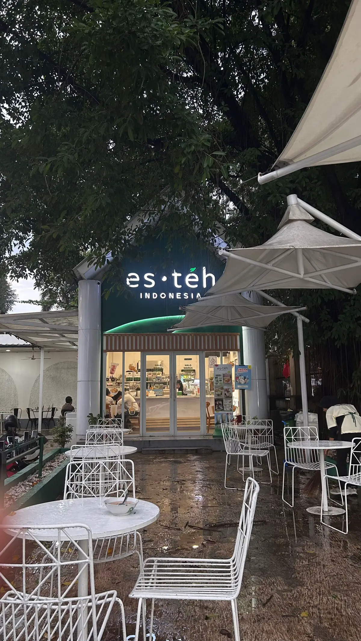 Nongkrong hemat di Es teh Indonesia,yang letak nya dekat stasiun bogor,bisa di akses dengan jalan kaki atau naik angkot #fypppppppppppppppppppppp #Bogor #estehindonesiabogor #perpustakaandangalerikotabogor 