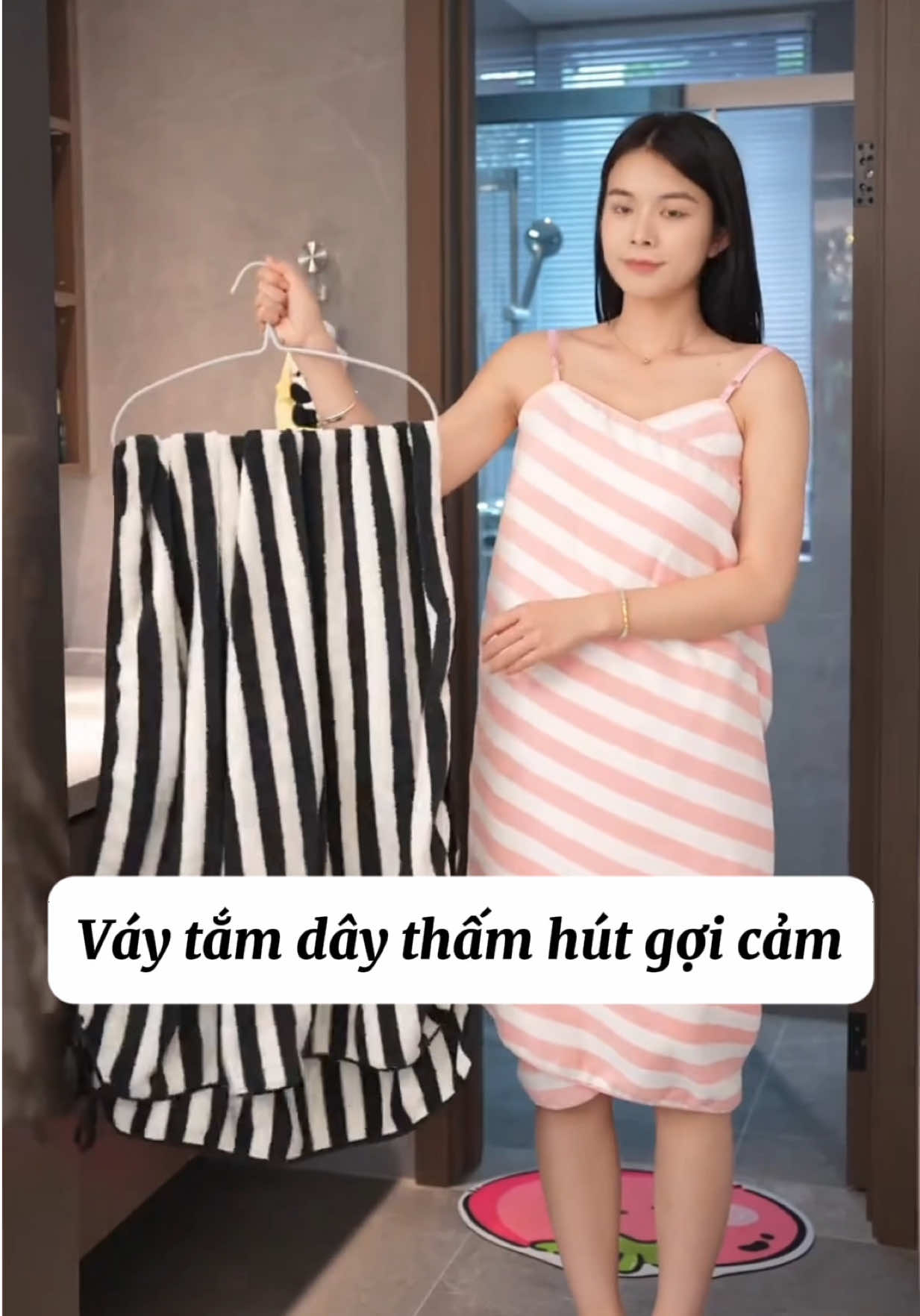 Tắm xong không cần lau khô người mà vẫn quyến rũ #vaytamday #vaytam #vaytamchonghut #aochoangtam #aochoangtamcaocap  