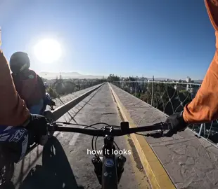 Necesito hoy tener amarrados los pies. #puentefierroarequipa  #ciclismodemontaña #arequipa #aqpperú #ciudadblancadearequipa 