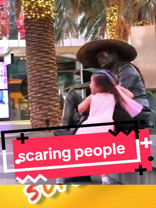 sunday and the living statue in the square #scareprank #fannyvideo #statueprank #prankvideo #statuemoving 