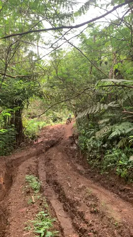 kalah hoyong ayunan hela hahhaa#trabas #trail 
