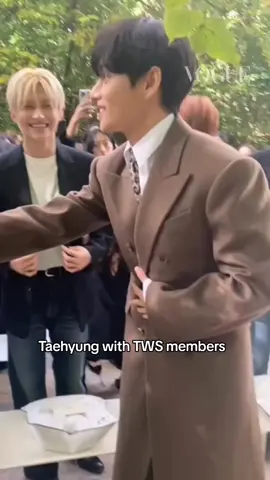 V AT CELINE FASHION SHOW  #VxCelineEte26 #CELINESUMMER2026 #TAEHYUNGxCELINE #PFW @celineofficial