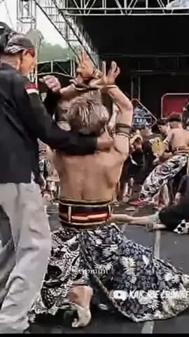 nangis bnget liat kamu kesakitan gtu, ini ketiga kalinya ya kmu kena gondo mayit🥺 kuat kuat nggeh mas🥺💓 @B0tol_marJan #pipin #gwsmlovers👹 #maspipingwsm #maspipin #fyppppppppppppppppppppppp 