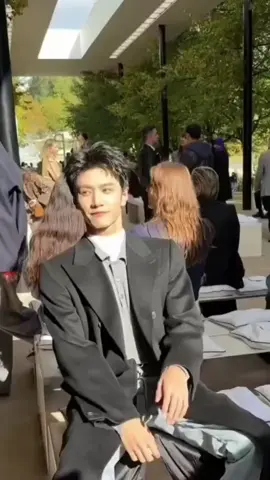หล่อฉายแสงหล่ออยู่ใน CELINE Paris Fashion Week🥰 #เฉินเจ๋อหย่วน #ChenZheyuan #chenzheyuan #ChenZheyuanxCELINE #chenzheyuanxceliness26 