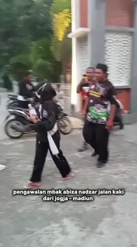 pengawalan mbak abiza nadzar jalan kaki dari Jogja - madiun  #shterate_rantingngrampal #pusatmadiun 