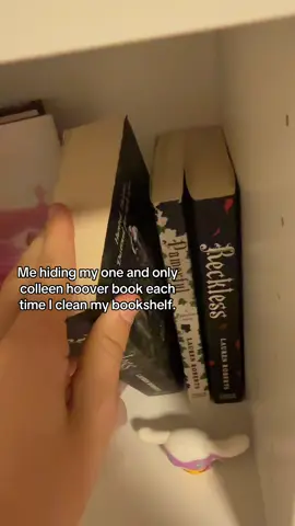 Biggest colleen hoover hater right here🤗🤗🤗 #BookTok #colleenhover #books #fyp #powerless 