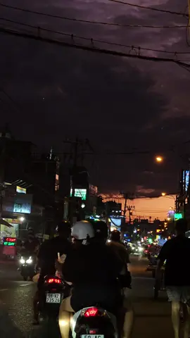 1 mình lang thang trên con phố đông người thấy ta thật nhỏ bé....#arismusic #nhachaymoingay #lyrics #vsounders #meindie 