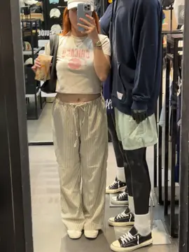 Stripes never go out of style 💅 #fyp #outfitinspo #pantsstripe #stripespants 