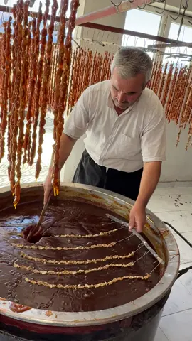 K.Maraş Yöresel Lezzeti Cevizli Pekmez Sucuğu Yapıyoruz…😎😎 #türkiye #kahramanmaraş #dessert #yöresellezzetler #gurmemarask 