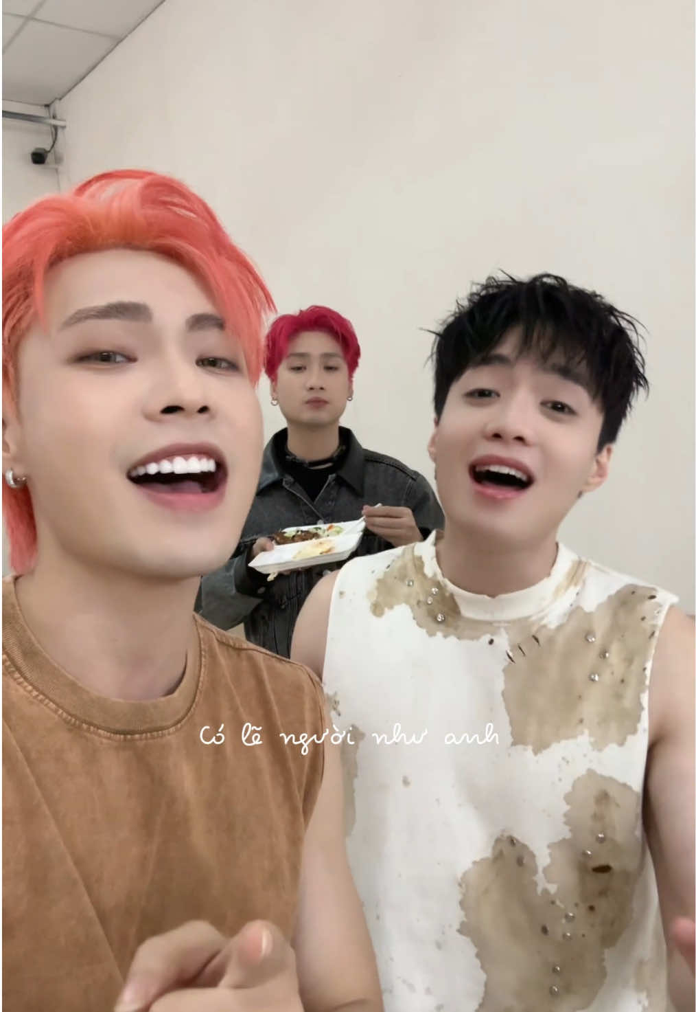PHẢI GÌ, PHẢI GÌ Ạ, PHẢIIII GÌ @hellonegav NHỈ!? @RIO vừa lấy vợ 💍 là gì khó coi quá vậyy 😆 #AnhTraiSayHi2025 #NguoiNhuAnhXungDangCoDon #JeyB #Negav #Rio 