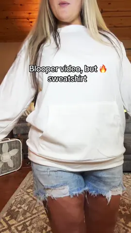 This sweatshirt is 🙌🏻😍 #sweaterweather #sweatshirt #fallsale #sweatshirts #sweatshirtseason 