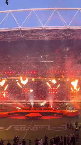 Teddy Swims lighting up Accor Stadium 🧨 🧨 #NRLGF 