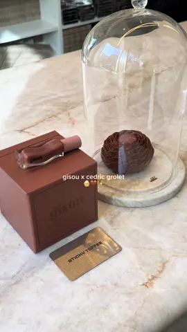 the best collab ever @Gisou @Cedric Grolet 🤎🧁✨ @Negin Mirsalehi #gisou #cedricgrolet #paris 