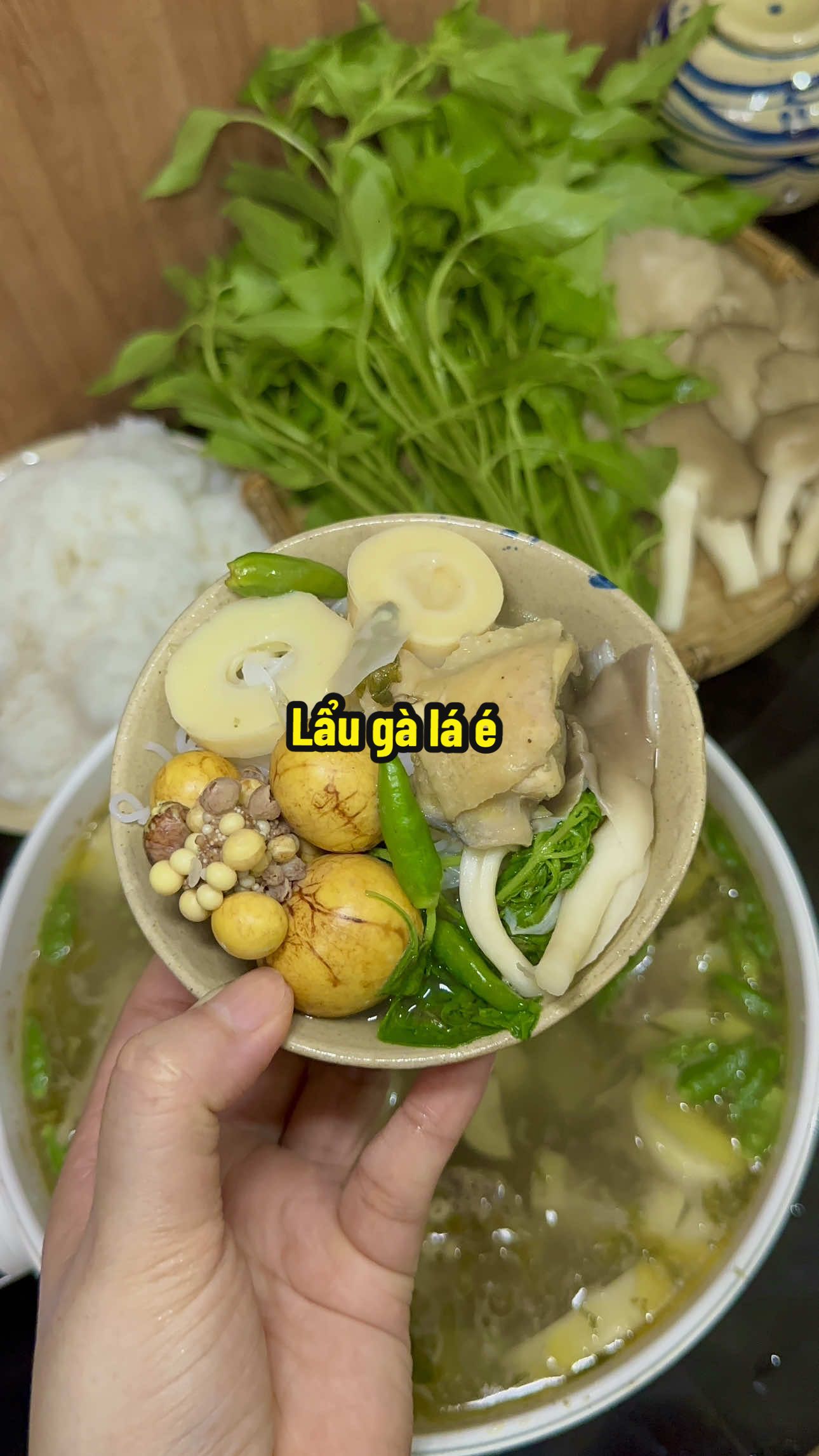 #xuhuong Trung Thu nhà e ăn lẩu gà lá é, mời mọi người #bepcovang #ancungtiktok #monanngon #leanontiktok 