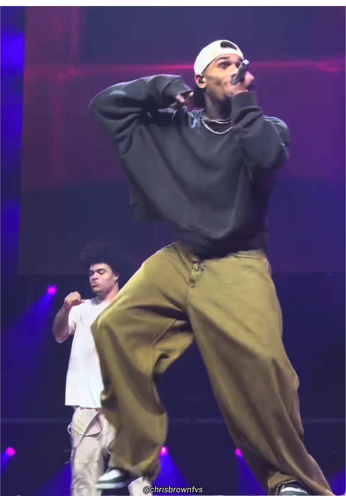Unreal moves — Chris Brown on another level 🔥👑 #chrisbrown #teambreezy #chrisbrowntiktok #breezybowl #fyp 