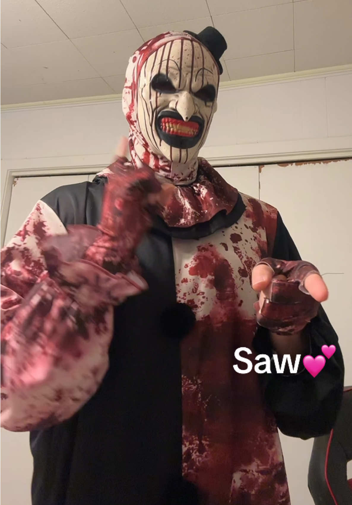I just love household items 🥰 (❌Fake Blood) #baddie #arttheclownterrifier #octobermood #clown #halloweencostume 