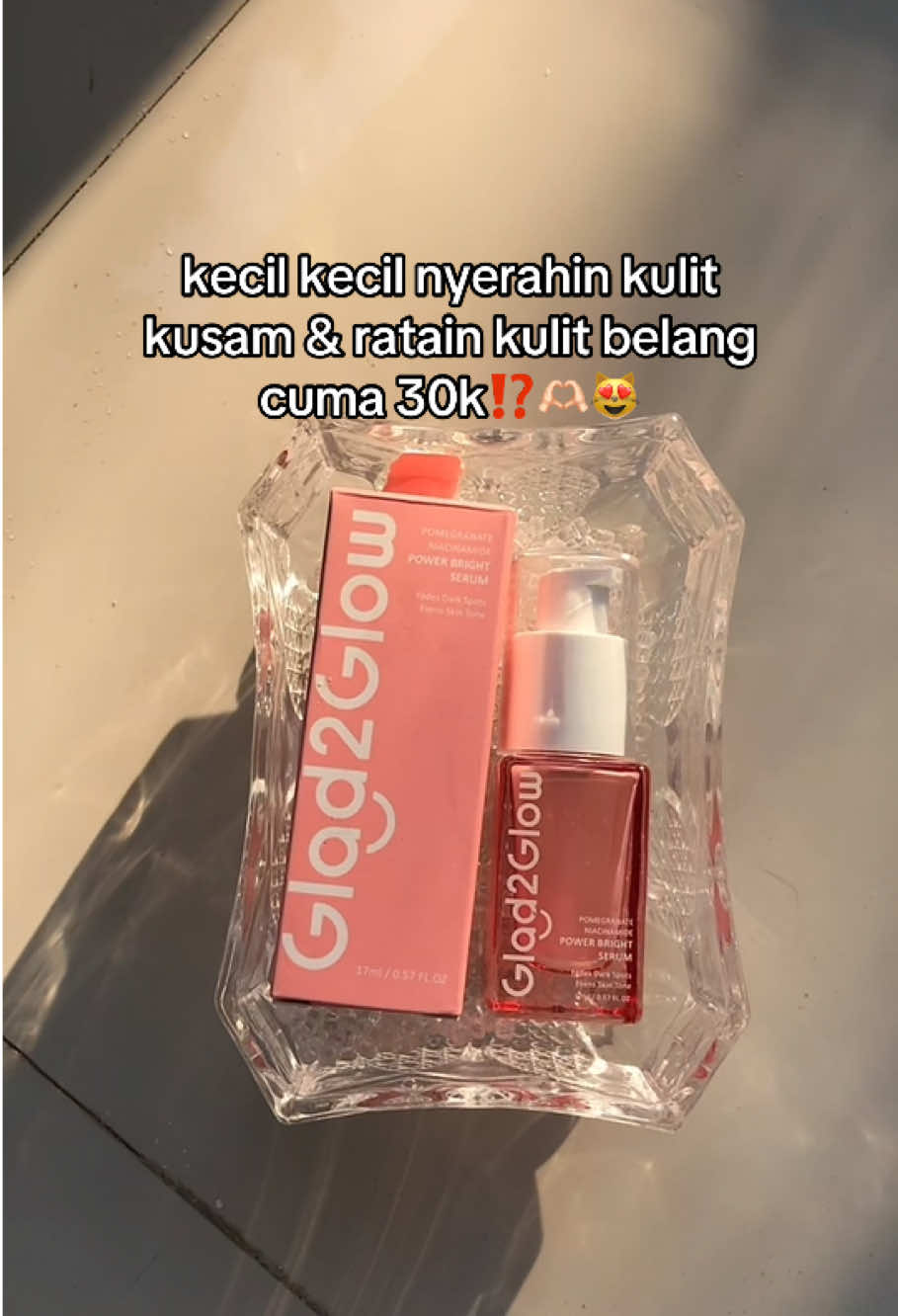 pomegranate ingredients dong!!!? gila gilaan pantesan nyerahinya cepet banget ngeratain warna kulit q yg belang g rata pdhal blm abis 1 botol udh ada perubahah luv dah @glad2glow.indo #glad2glowserum #glad2glowpromo #reviewjujur #rekomendasi #fyp 