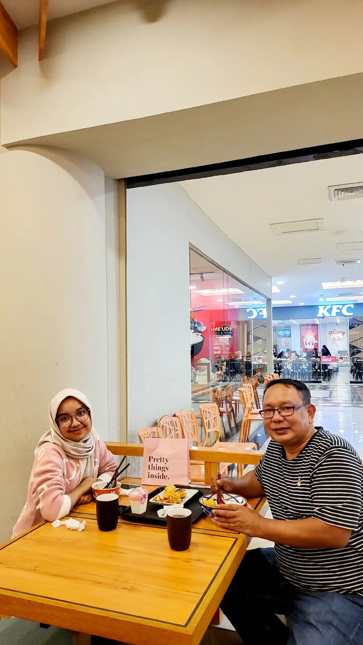 Bersama gadis kecil qu Bunga Athaya di Mall Suzuya