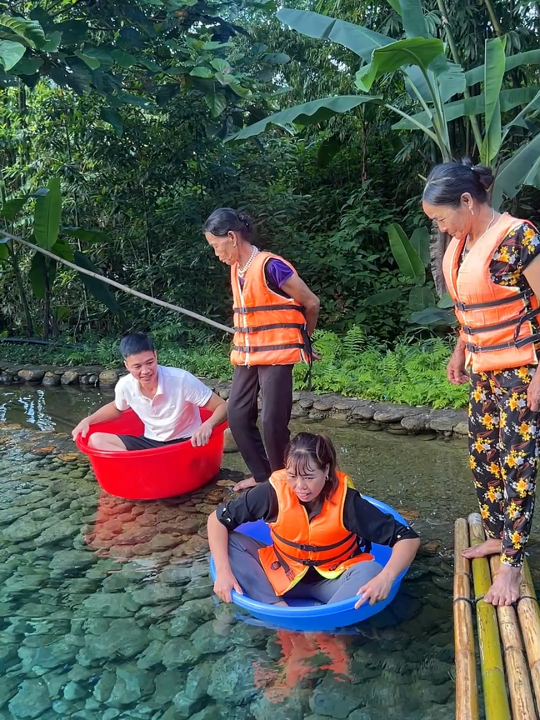 cuộc thi bơi thau hài hước #vegiaphaivui #xuhuong