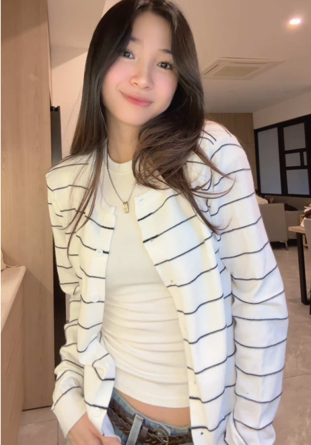 Áo len sợi mỏng phối quần jeans suông #outfit #áo #quần 