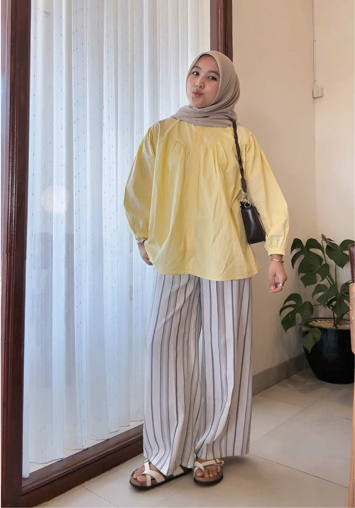 💛 #outfitideas #OOTD #kemeja 