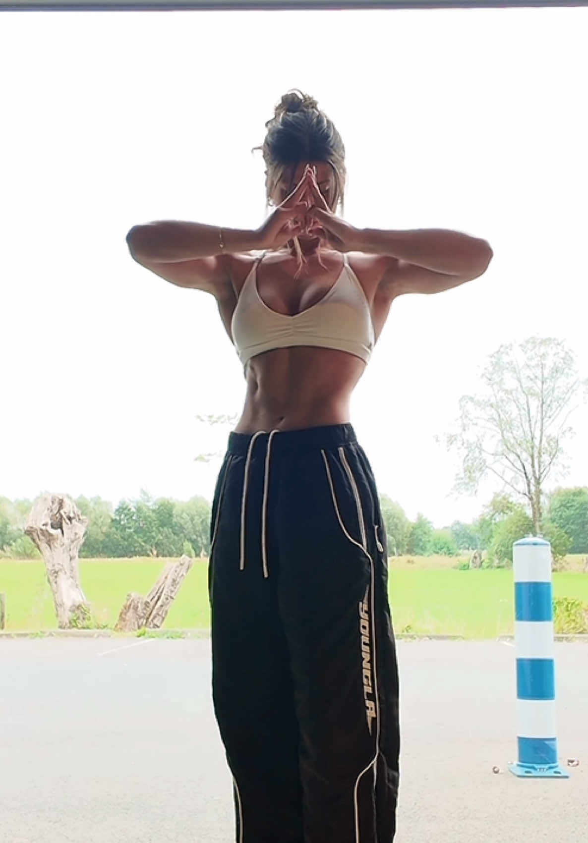 🫸🔵🔴🫷🫴🟣 #gym #posing 