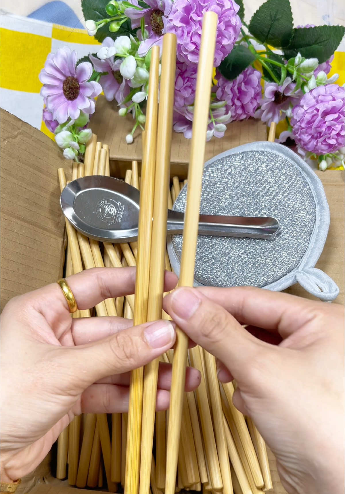 Combo 50 đôi đũa già tự nhiên chỉ 99k Tặng 10 cái muỗng ăn cơm loại tốt dày dặn và 1 Miếng rửa chén  #duatre #duatregia #duaancom #đũa 