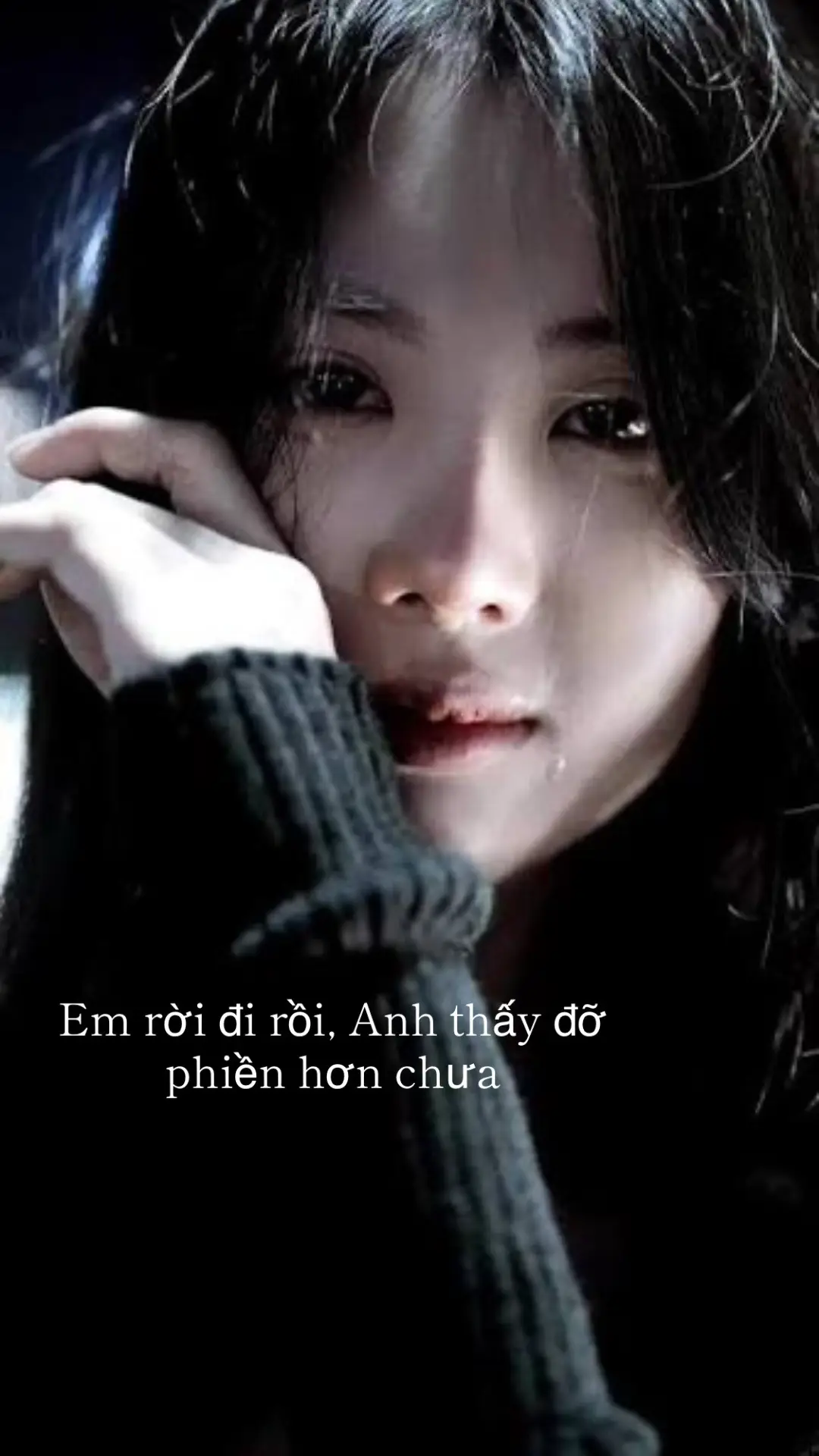 Em sẽ rời đi, không phải vì em hết yêu anh, mà vì em không thể tiếp tục tự làm tổn thương chính bản thân mình nữa. Anh sẽ không còn thấy em làm phiền anh nữa đâu. Chỉ mong rằng:ở đâu đó trong tương lai, nếu có lúc nào anh nhớ đến em, hãy nhớ rằng, từng có một người yêu anh bằng cả trái tim. Sau này...anh sẽ không phải thấy những dòng tin nhắn từ em nữa khoảng thời gian vừa qua có lẽ dừng lại ở đây thôi. Yêu anh là thật, đối tốt với anh cũng là thật. Nhưng nếu em không thể bước vào cuộc sống của anh một cách trọn vẹn. Em sẽ không miền cưỡng, em mong anh sống một cuộc đời bình an, như cái cách mà em đã dành hết tấm lòng này cho anh vậy. Nếu như có một ngày anh mệt mỏi nhớ em rồi, thì hãy tìm đến em... em sẽ lặng lẽ ở cùng anh, cho dù là tình bạn hay tình yêu, em vẫn luôn ở đây... Câu nói này...mãi mãi không bao giờ hết hạn... Vì anh là ngoại lệ...!Nhớ đừng để ai làm tổn thương anh như trong quá khứ nhé... Em đi đây...! Tạm biệt, và cảm ơn anh vì những cảm xúc đẹp đẽ nhưng cũng đầy đau đớn này...#stt #story #stt_buồn #tamtrangkhongvui 