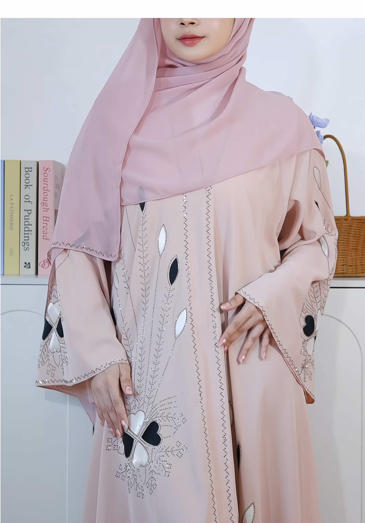 สวยหวานละมุนต้องรุ่นนี้เลยค้า บานย้วยสวยเลย 🩷 #fnshoppreview #abayamakkah #abayamadinah #abayastyle #abayadubai #abayafashion #abayaterbaru #flypシ 