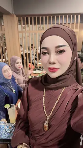 ก่อนนกลับทานข้าวกัน#alhamdulillah #เจ้าของแบรนด์yunaskincare #ผู้หญิงอย่าหยุดสวย @ก๊ะยูนาช็อป ช่องขายของ @ก๊ะยูนาช็อป2 @Madam_Nira @กะตี ช็อป1 @Rusneesa.chema❤️กะรุสช่องสำรอง @cheruslan @Abe arm shop 