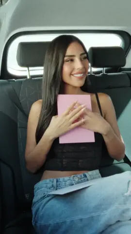 אמאאאא!!!!! בנותתתת!!! דיי🥹🥹🥹🥹 אני לא מעכלת את זה. סוף סוף אני מספרת לכן!!! ולגברים כאן?! בעיקרון זה היורו שלנו הקלאסיקו המונדיאל, כולנו עולות על הפיג׳מה הורודה סקין קר וכוס יין טובה ומחכות לראות את אדריאנה לימה עולה עם הכנפיים ומי היה מאמין אנייייי הילדה הקטנה שלא פספסה שום תצוגה וצפתה בלייב מוזמנת לאירוע הכי אייקוני וגדול בעולם. נבחרתי לטוס ולייצג את המדינה שלי בתצוגת האופנה של ויקטוריה סיקרט!!!! איך מעכלים???! אני רועדת מהתרגשות, מלאה תודה ומזכירה לעצמי שהכל אפשרי כשמאמינים, יאלה אני מתחילה להכין את המזוודה🥹💗 תודה!!!!!!! זה לא היה קורה בלעדיכן!  #vs #victoriassecret #victoriassecretfashionshow 