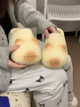 🐾👟Cloud-Like Cat Paw Slippers! Plush paws + anti-slip grip｜Walk on kitten softness✨ Cozy fleece lining｜Winter home bliss～ #CatPawSlippers #HomeComfort #SafetyFirst