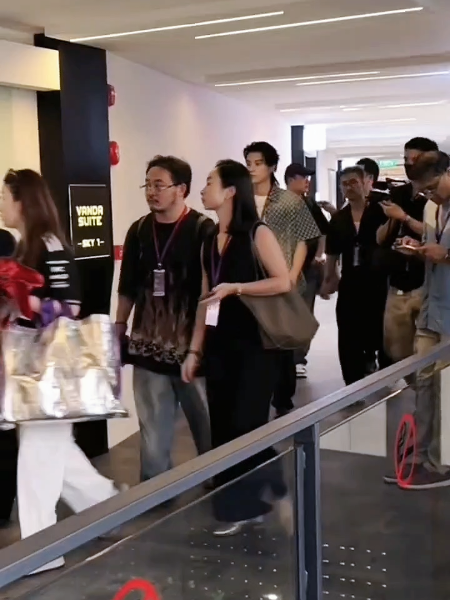 드디어 보인다! #wanghedi王鹤棣 #왕허디 #wanghedi #dylanwang #หวังเฮ่อตี้ 