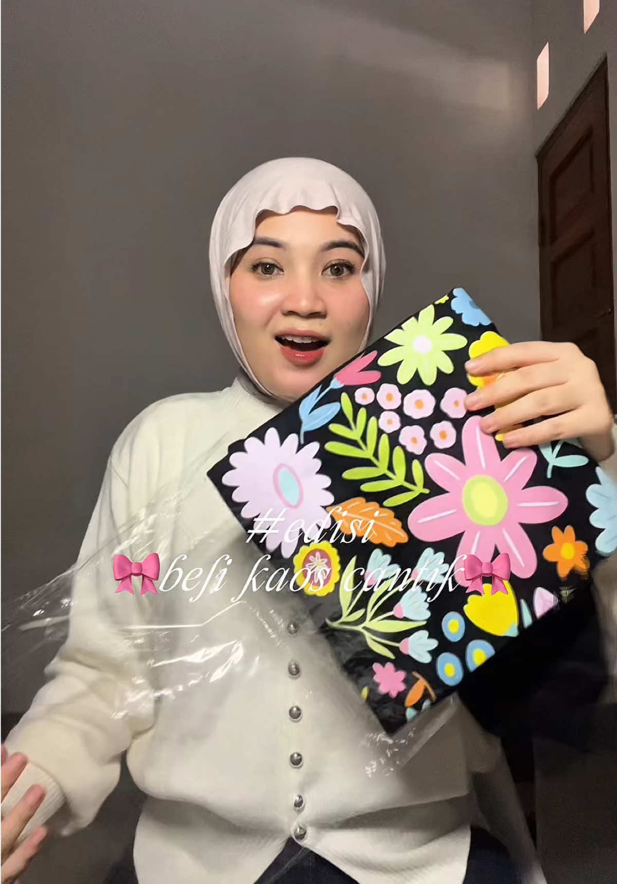 Udah dua kali beli kaos disini ga pernah gagal dari segi bahan dan warna dan lucu banget motifnya gais 💖🥰🎀🌸 #kaos #fyppppppppppppppppppppppp 