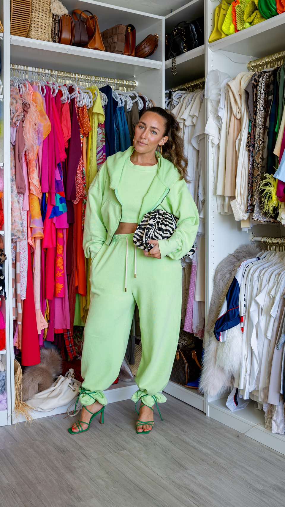 🍂🤎🍁🐻🍂 = Sweats 🔗 Comment SHOP below to receive a DM with the link to this post on my LTK ⬇ https://liketk.it/5pewf