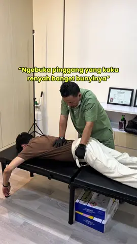 Ngebuka pinggang yang kaku 🥶 Segera konsultasi dan reservasi lalu kirim pesan teks melalui WhatsApp ke nomor 085283220729 atau klik tautan di bio ya! Terima Kasih 🙏🏻 📍Jalan Sunter Garden Raya    D-B/2-E RT 005 RW 18   Sunter Agung - Tanjung Priok    Jakarta Utara #kretek #bonesetting #bonesettingspecialist #badanpegel #masalahtulang    