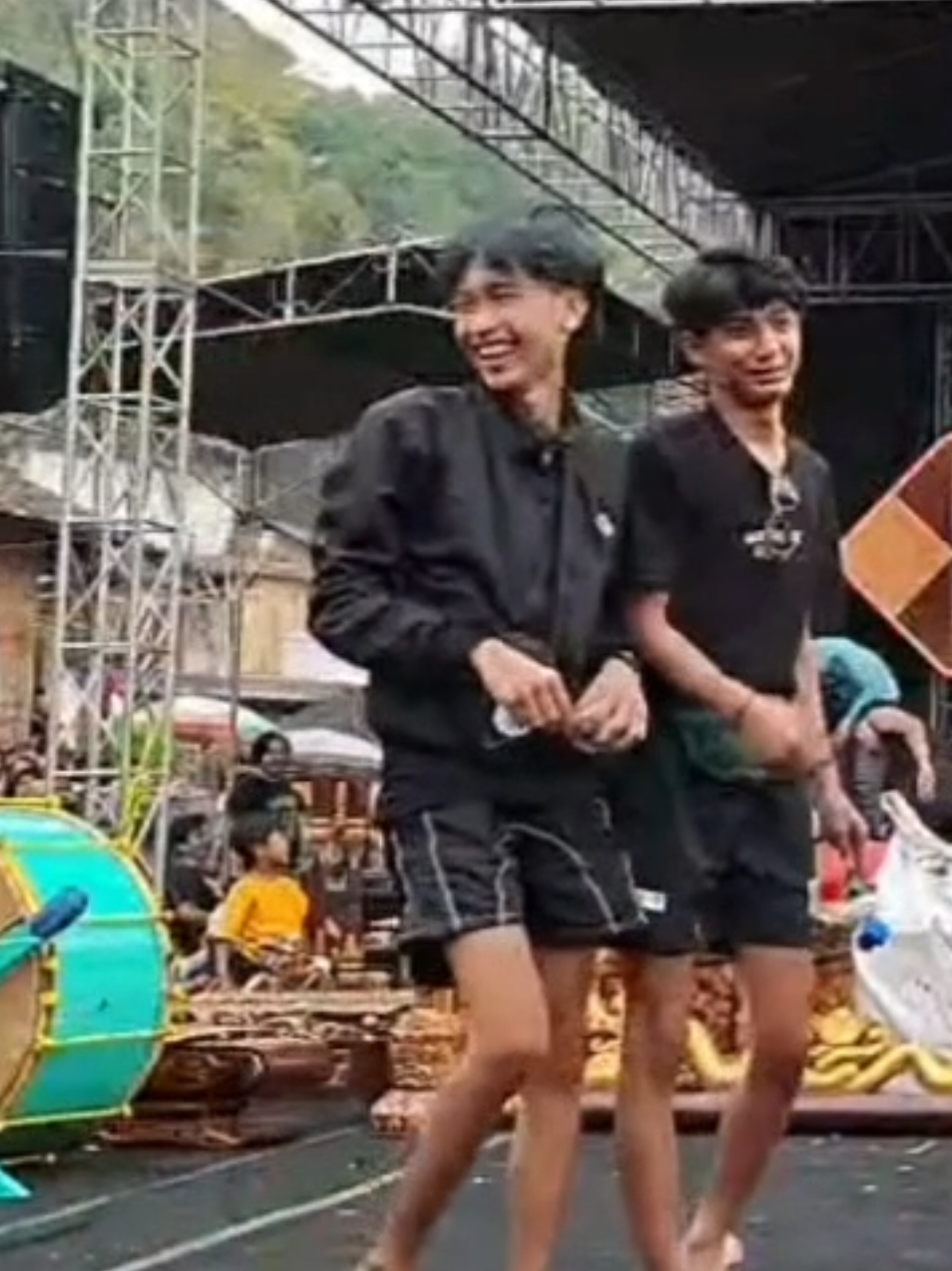 Moment SALDIK pentas GWSM kali ini di sponsori mas Ado @andikaaAP. @فيصل @Ado_Darmin #faisal #dika #gwsmlovers👹 #fyp #viral 