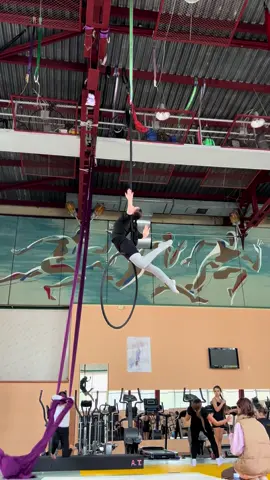 October mood 🍁🎃🔮#aerial #aerialhoop #aerialhooptricks #aerialtraining #aerialist 