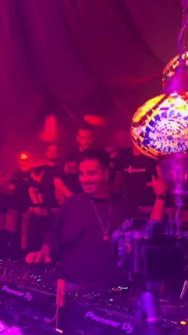 El enano tocando Eve of Destruction - @simonvuarambon #guyj #progressivehouse