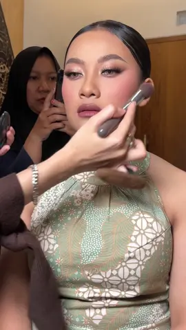 Finishing touches for kak Nada❣️ #makeupartistjogja #muajogja #muahomeservice #makeupwedding #makeupweddingjogja #muaweddingjogja #makeupwisuda #makeupwisudajogja  #makeupbridesmaid #makeupbridesmaidjogja #makeupparty #makeuppartyjogja #makeupphotoshoot #makeupphotoshootjogja #makeupreguler #makeupregulerjogja  #makeupprewedding #makeuppreweddingjogja #makeupaengagement #makeupengagementjogja #certifiedmua #koreanmakeup #koreanmakeupjogja #muakoreanmakeup #naturalflawlessmakeup#muajakarta #makeupartistjakarta #muajkt #muakebumen #makeupartistkebumen 