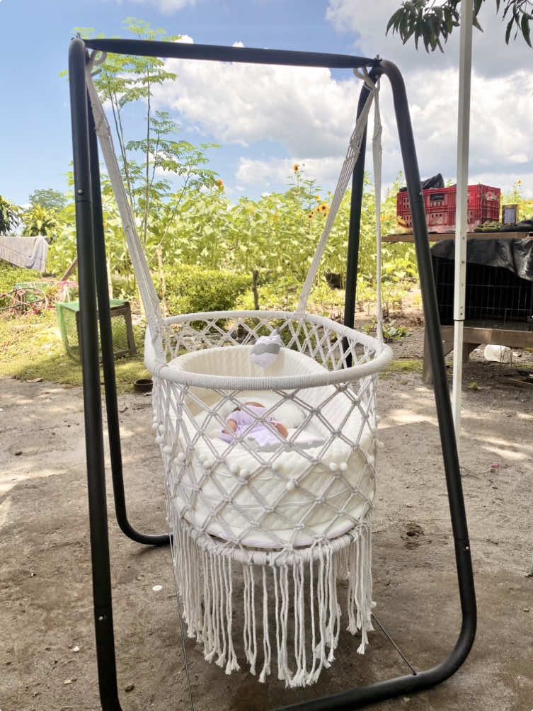 Buti nalang nagustohan mo yung duyan mo anak kahit papaano nakakagalaw si mama.🥹✨ #newborn #MomsofTikTok #duyanwithstand #fyp 