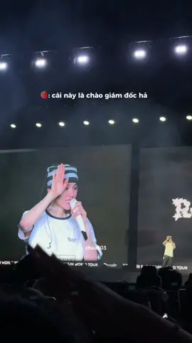 Câu chuyện ‘em chào sếp’ của Baekhyunie:)) hên ảnh check var k ra khôm thì chúm tui xác định vs BH😆 #baekhyun #exo #reverieinhanoi #concert #xuhuong 