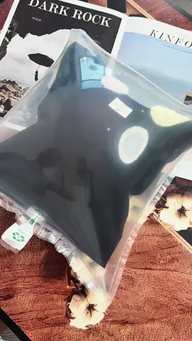 Comprei esse kit com QUATRO camisetasbÃ¡sicas aqui no tiktok com muuuitodesconto#fyp #tiktok #tiktokshop 