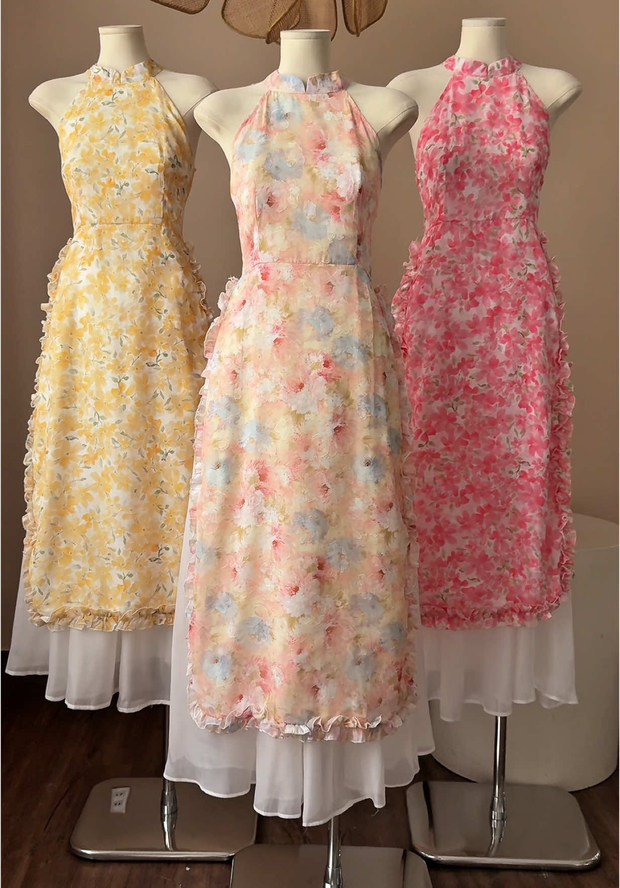 Yếm cách tân hoa xinhh 🌸🌸🌸#summervibes #phoidoxinh #tet2025 #trungthu2025 #trending #domuahe #viral #thơ #beachvibes #fyp #đitiec #outfit #fyp 