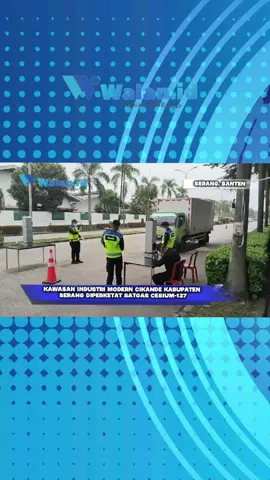 Kawasan Industri Modern Cikande Mulai Diperketat Petugas Satgas Cs-137 Walan.id - Satuan Tugas (Satgas) Cesium-137 yang terdiri dari Gegana, KBRN, Badan Pengawas Tenaga Nuklir (Bapeten) bersama Kementerian Lingkungan Hidup / Badan Pengendali Lingkungan Hidup (KLH/BPLH) dan Badan Riset dan Inovasi Nasional (BRIN) masih menyisir dan membersihkan radioaktif Cs-137 di Kawasan Industri Modern Cikande.  Pantauan walan.id di Kawasan Industri Modern Cikande, Kabupaten Serang terlihat petugas dari satuan Brimob berjaga dan memperketat pengendalian keluar masuk mobil barang untuk mengantisipasi cemaran radioaktif cesium-137.  Sementara ditempat terpisah petugas dari BRIN dan Bapeten menyisir tempat yang tercemar dibeberapa lokasi di Kawasan Industri Modern Cikande hingga ke permukiman warga.  Hal itu dilakukan untuk memperketat pengendalian paparan radiasi yang lebih meluas sehingga cemaran radioaktif Cs-137 bisa didekontaminasi di titik titik paparan.  Sebelumnya, Menteri Lingkungan Hidup (KLH) Hanif Faisol Nurofik menetapkan Kawasan Industri Modern Cikande, Kabupaten Serang, Banten dengan status kejadian khusus cemaran radiasi dan melakukan langkah dekontaminasi di titik-titik paparan serta keluar masuk kawasan di kontrol satgas.  